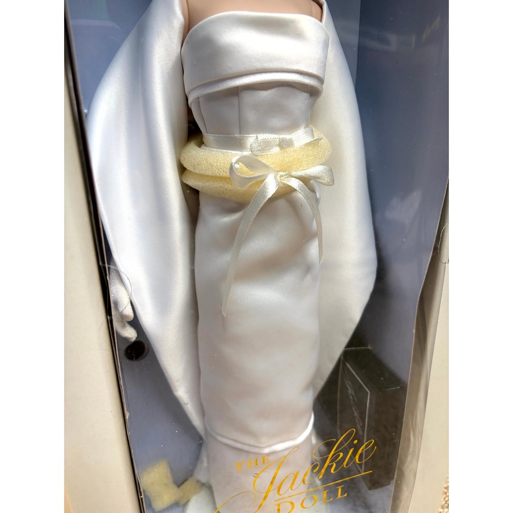 Franklin Mint The Jackie Doll Jacqueline Kennedy White Satin Gown Collector Box - Picture 3 of 6